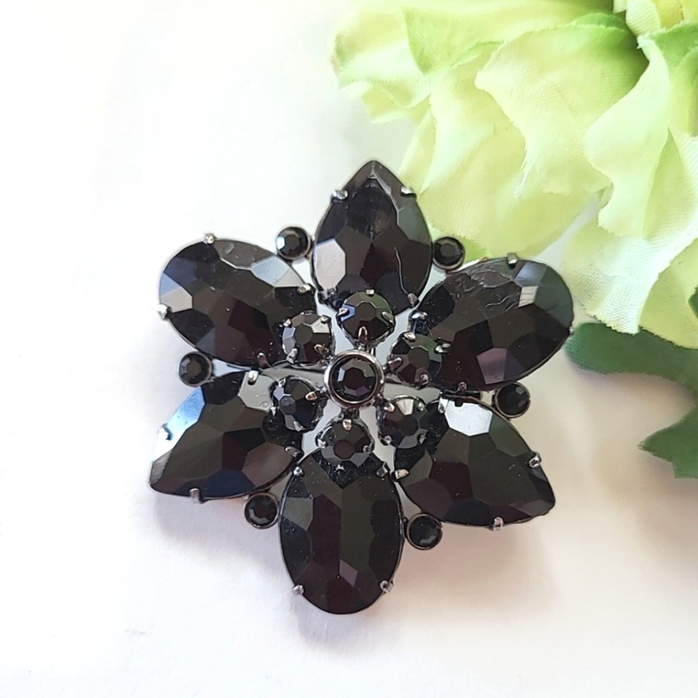 FAUX BLACK ONYX FLORAL VINTAGE PIN BROOCH